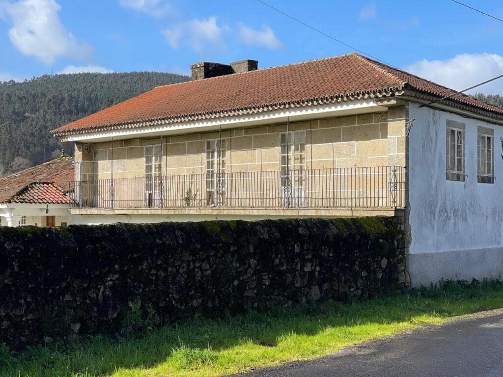 10 bedroom Finca/Country House for sale in Teo with garage - € 520,000 (Ref: 9833557)