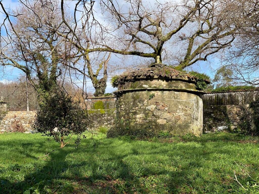 10 bedroom Finca/Country House for sale in Teo with garage - € 520,000 (Ref: 9833557)