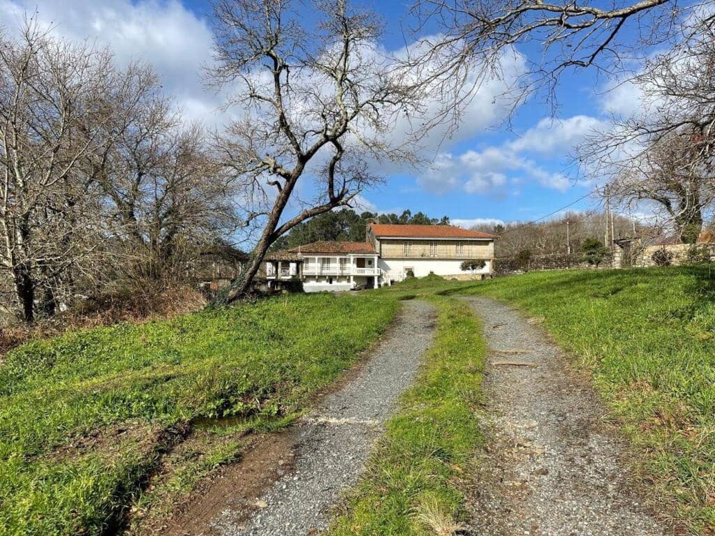 10 bedroom Finca/Country House for sale in Teo with garage - € 520,000 (Ref: 9833557)