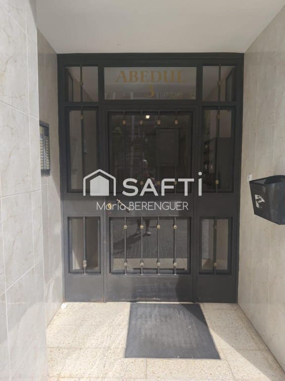 3 soveværelse Lejlighed til salg i Cornella de Llobregat - € 105.000 (Ref: 9833559)