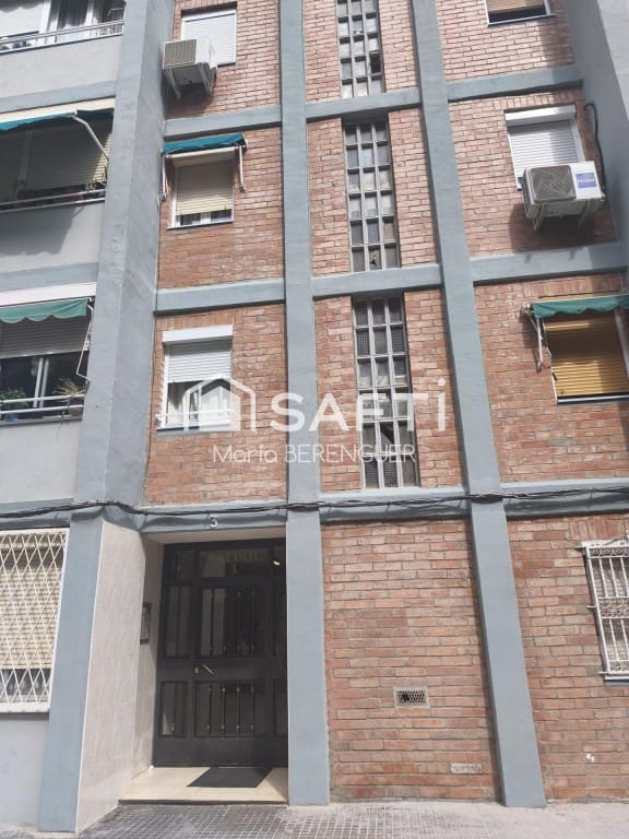 3 soveværelse Lejlighed til salg i Cornella de Llobregat - € 105.000 (Ref: 9833559)
