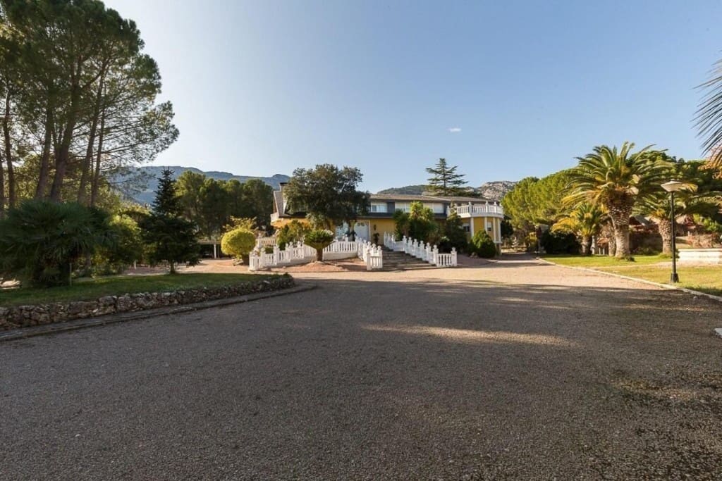11 bedroom Finca/Country House for sale in Muro de Alcoy with pool garage - € 1,590,000 (Ref: 9833564)
