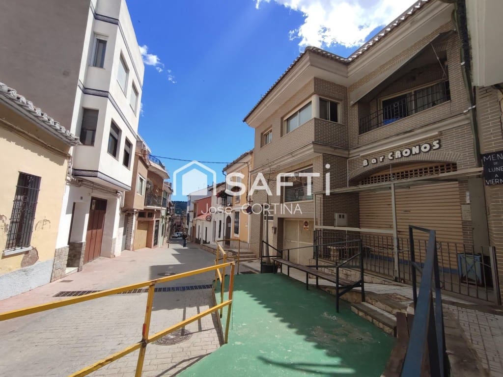 5 bedroom Villa for sale in Gilet with garage - € 340,000 (Ref: 9836275)