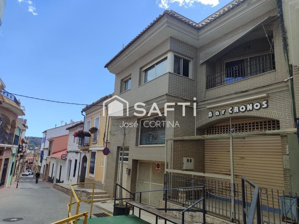 5 bedroom Villa for sale in Gilet with garage - € 340,000 (Ref: 9836275)