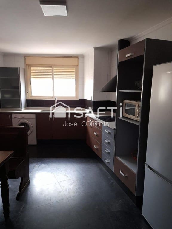 5 bedroom Villa for sale in Gilet with garage - € 340,000 (Ref: 9836275)
