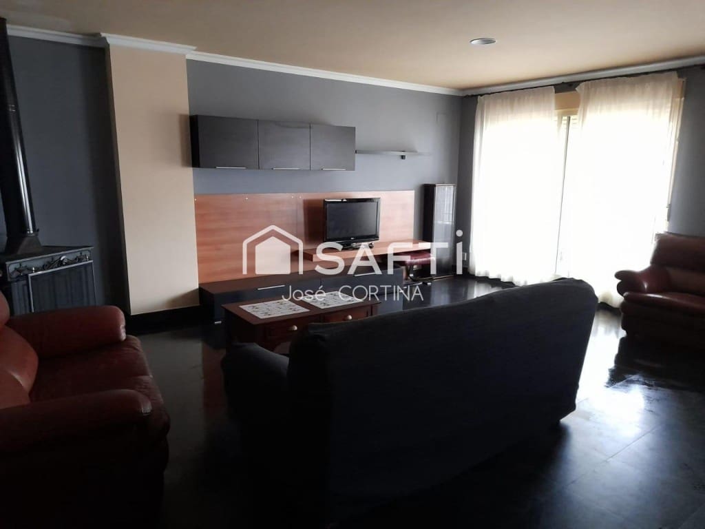 5 bedroom Villa for sale in Gilet with garage - € 340,000 (Ref: 9836275)