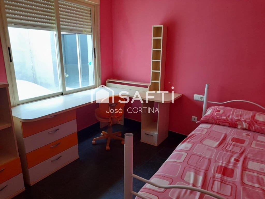 5 bedroom Villa for sale in Gilet with garage - € 340,000 (Ref: 9836275)
