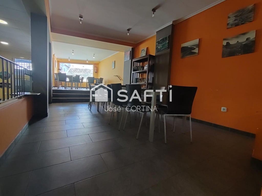 5 bedroom Villa for sale in Gilet with garage - € 340,000 (Ref: 9836275)