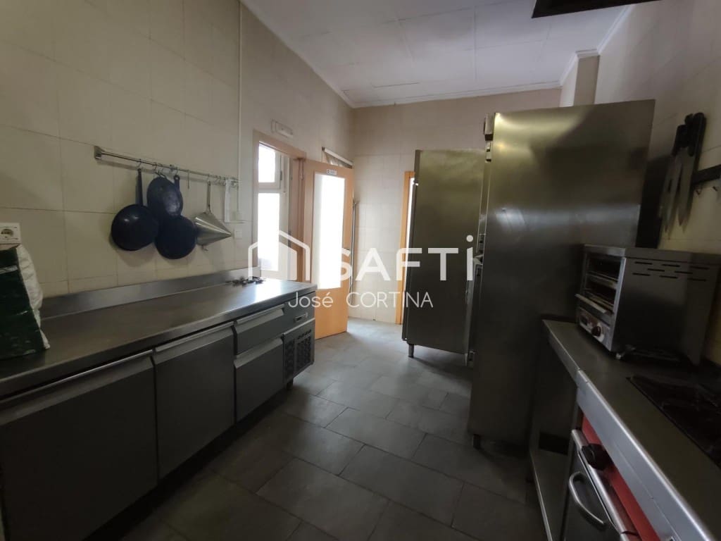 5 bedroom Villa for sale in Gilet with garage - € 340,000 (Ref: 9836275)