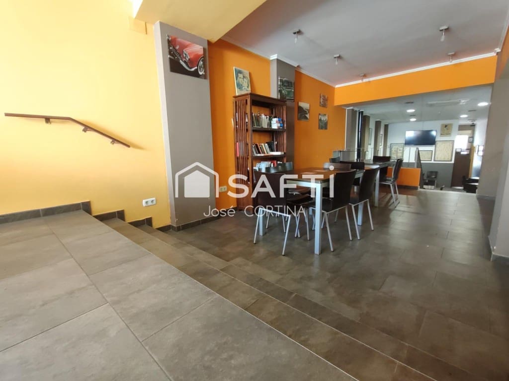 5 bedroom Villa for sale in Gilet with garage - € 340,000 (Ref: 9836275)