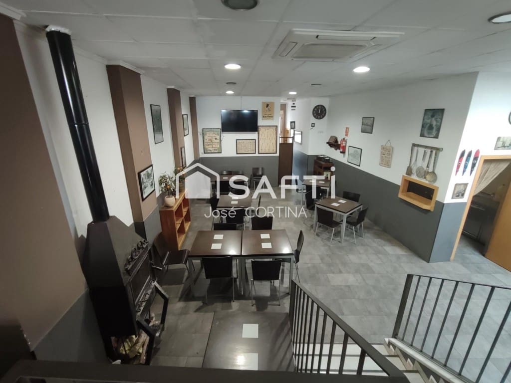 5 bedroom Villa for sale in Gilet with garage - € 340,000 (Ref: 9836275)