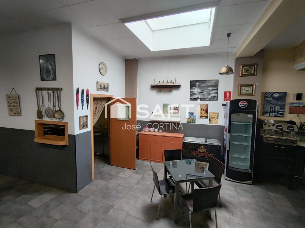 5 bedroom Villa for sale in Gilet with garage - € 340,000 (Ref: 9836275)