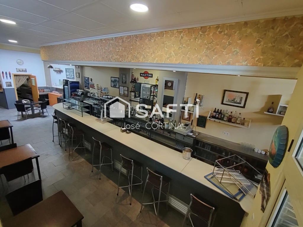 5 bedroom Villa for sale in Gilet with garage - € 340,000 (Ref: 9836275)