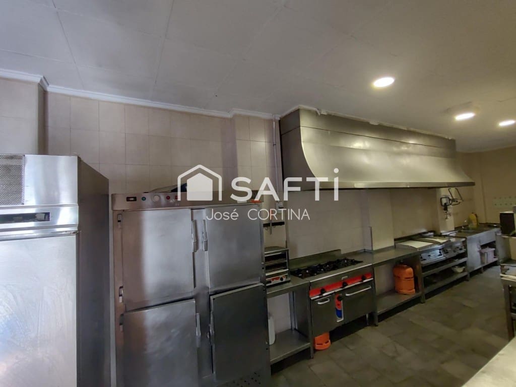 5 bedroom Villa for sale in Gilet with garage - € 340,000 (Ref: 9836275)