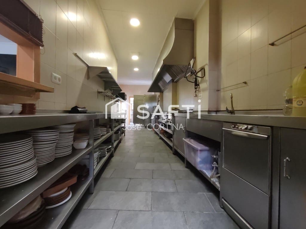 5 bedroom Villa for sale in Gilet with garage - € 340,000 (Ref: 9836275)