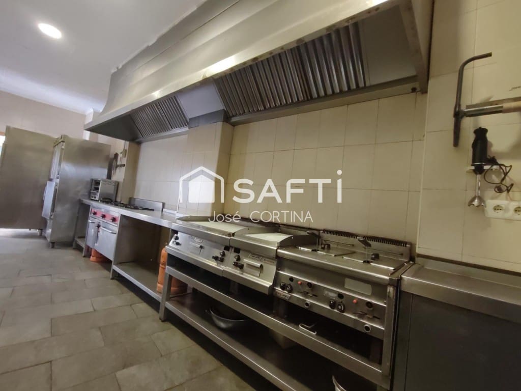 5 bedroom Villa for sale in Gilet with garage - € 340,000 (Ref: 9836275)