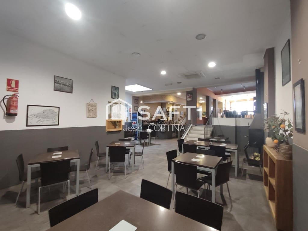 5 bedroom Villa for sale in Gilet with garage - € 340,000 (Ref: 9836275)