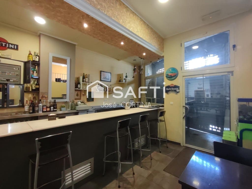5 bedroom Villa for sale in Gilet with garage - € 340,000 (Ref: 9836275)