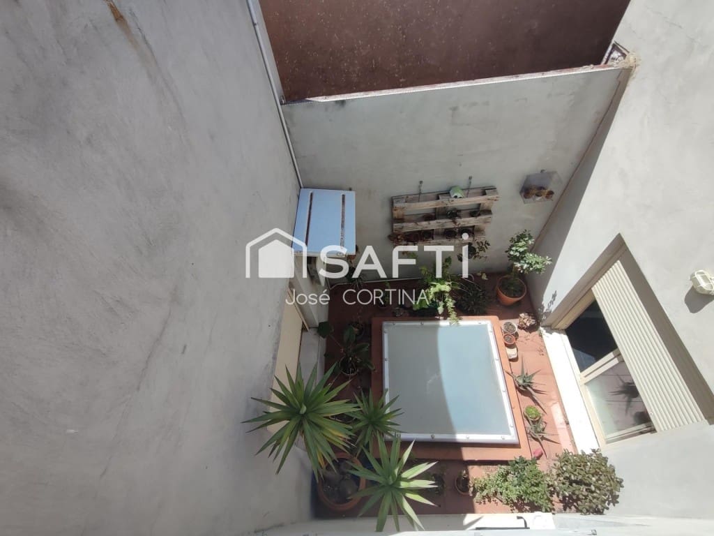 5 bedroom Villa for sale in Gilet with garage - € 340,000 (Ref: 9836275)