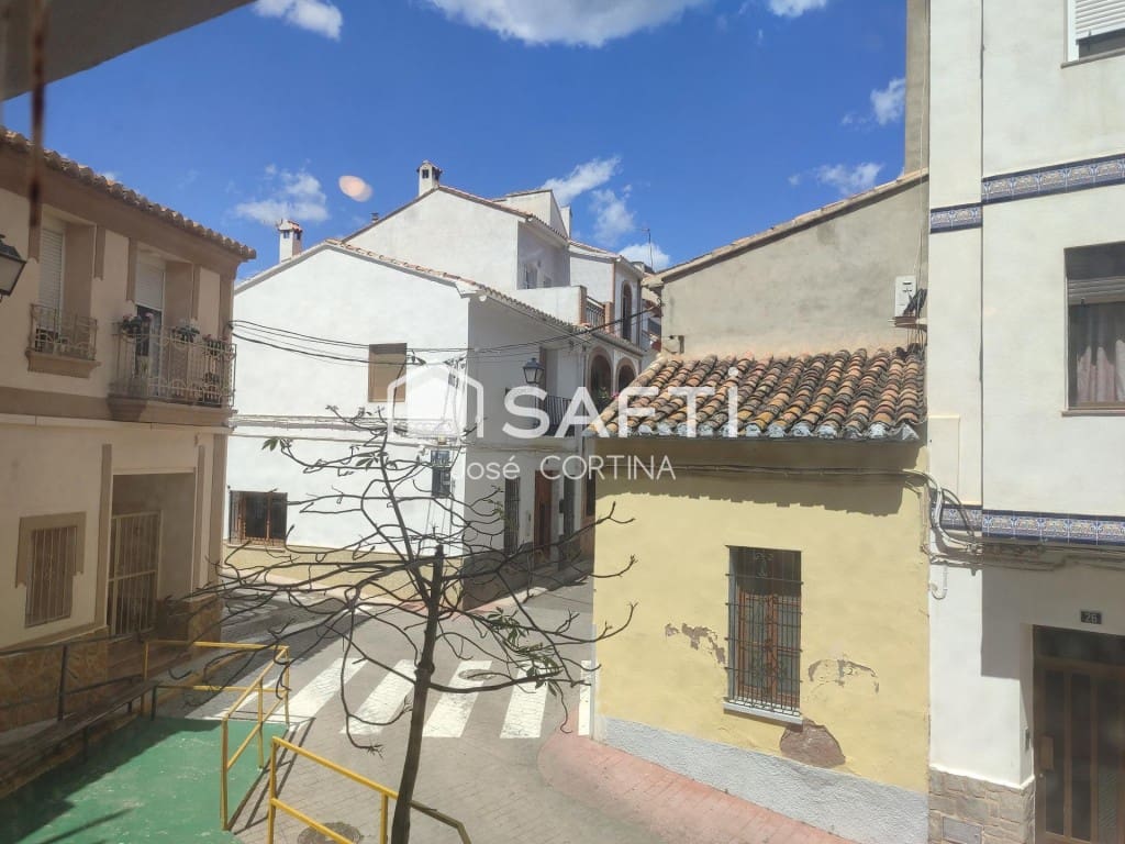 5 bedroom Villa for sale in Gilet with garage - € 340,000 (Ref: 9836275)