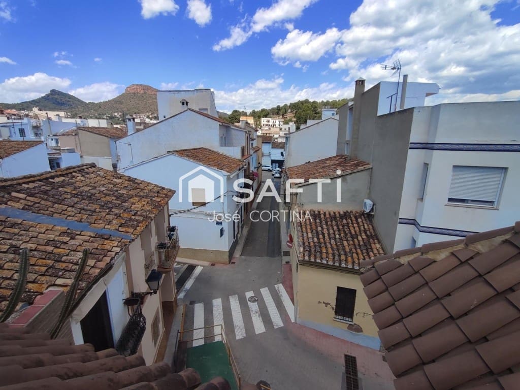 5 bedroom Villa for sale in Gilet with garage - € 340,000 (Ref: 9836275)