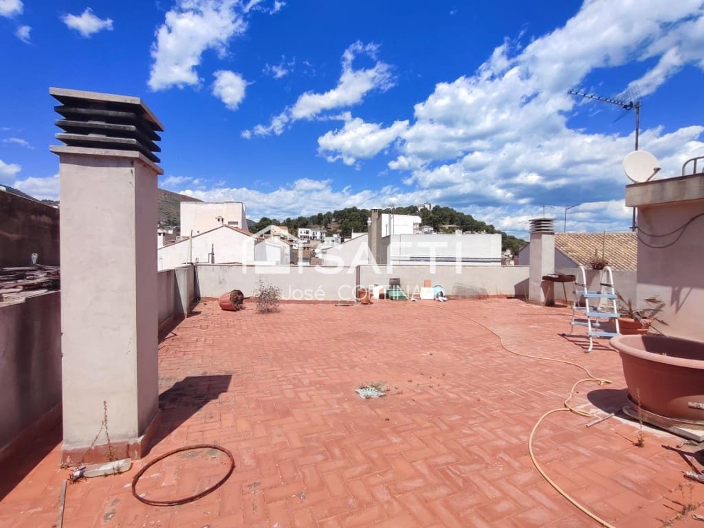 5 bedroom Villa for sale in Gilet with garage - € 340,000 (Ref: 9836275)
