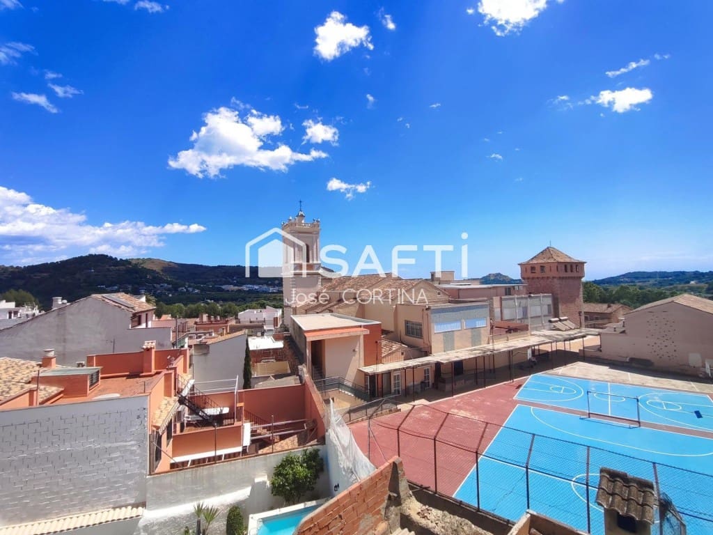 5 bedroom Villa for sale in Gilet with garage - € 340,000 (Ref: 9836275)