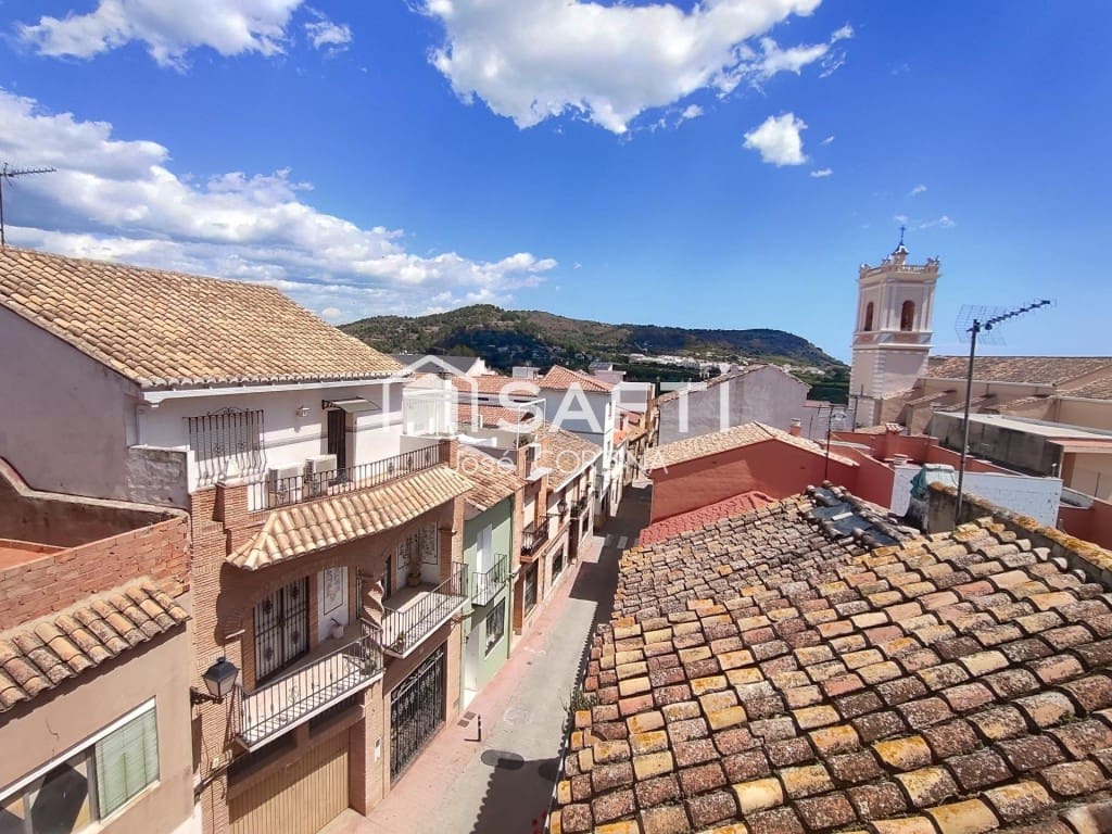5 bedroom Villa for sale in Gilet with garage - € 340,000 (Ref: 9836275)