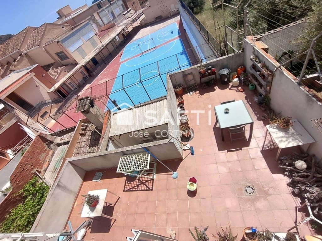 5 bedroom Villa for sale in Gilet with garage - € 340,000 (Ref: 9836275)