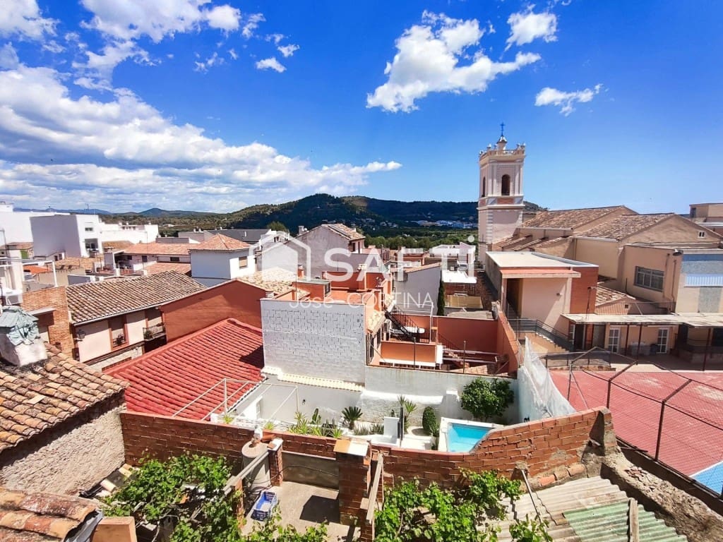 5 bedroom Villa for sale in Gilet with garage - € 340,000 (Ref: 9836275)