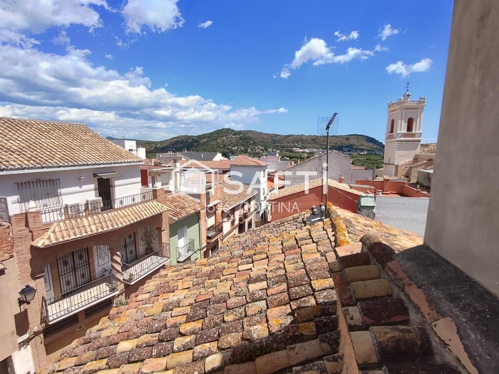 5 bedroom Villa for sale in Gilet with garage - € 340,000 (Ref: 9836275)