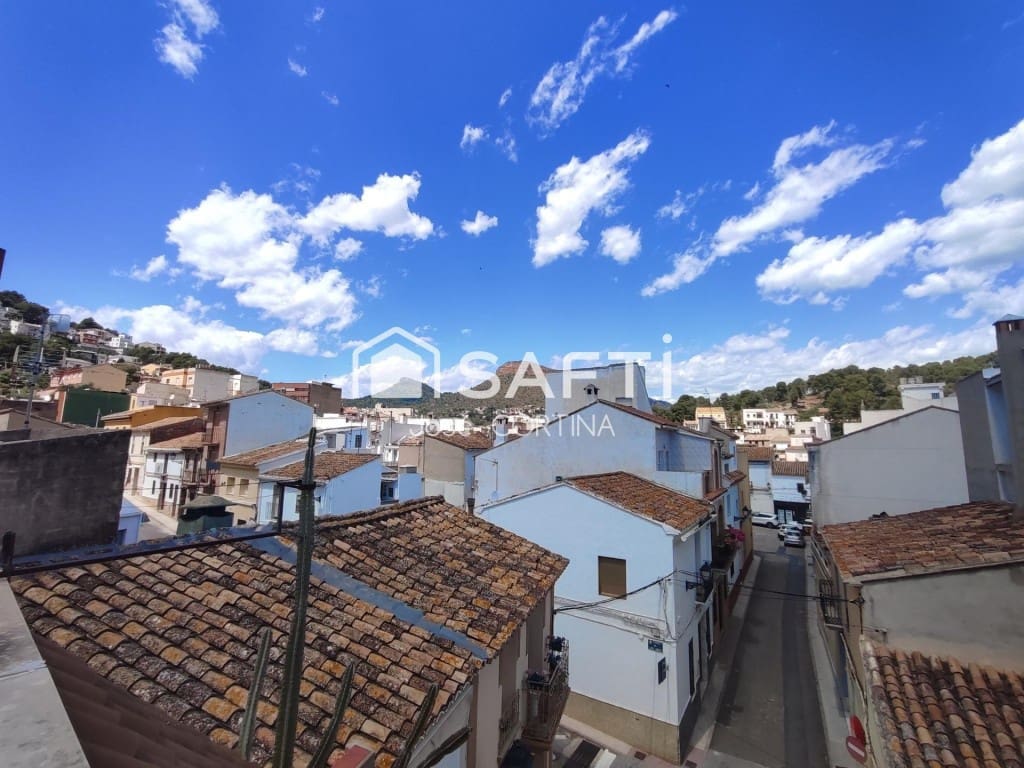 5 bedroom Villa for sale in Gilet with garage - € 340,000 (Ref: 9836275)