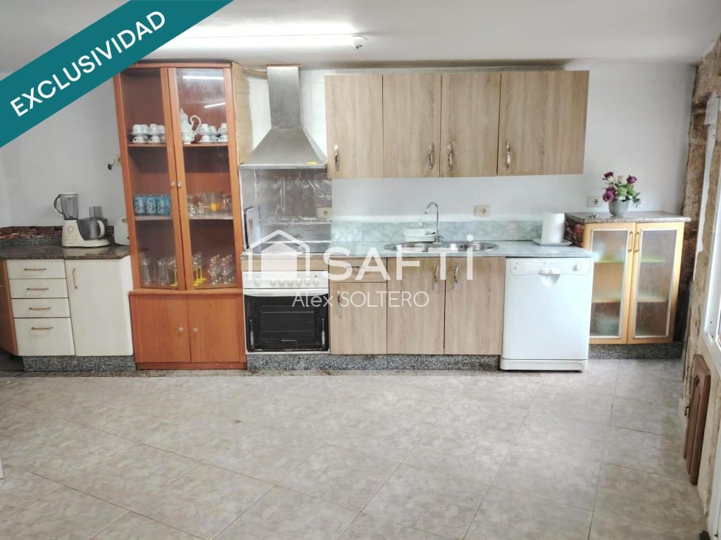 4 bedroom Villa for sale in Baiona - € 169,500 (Ref: 9836276)