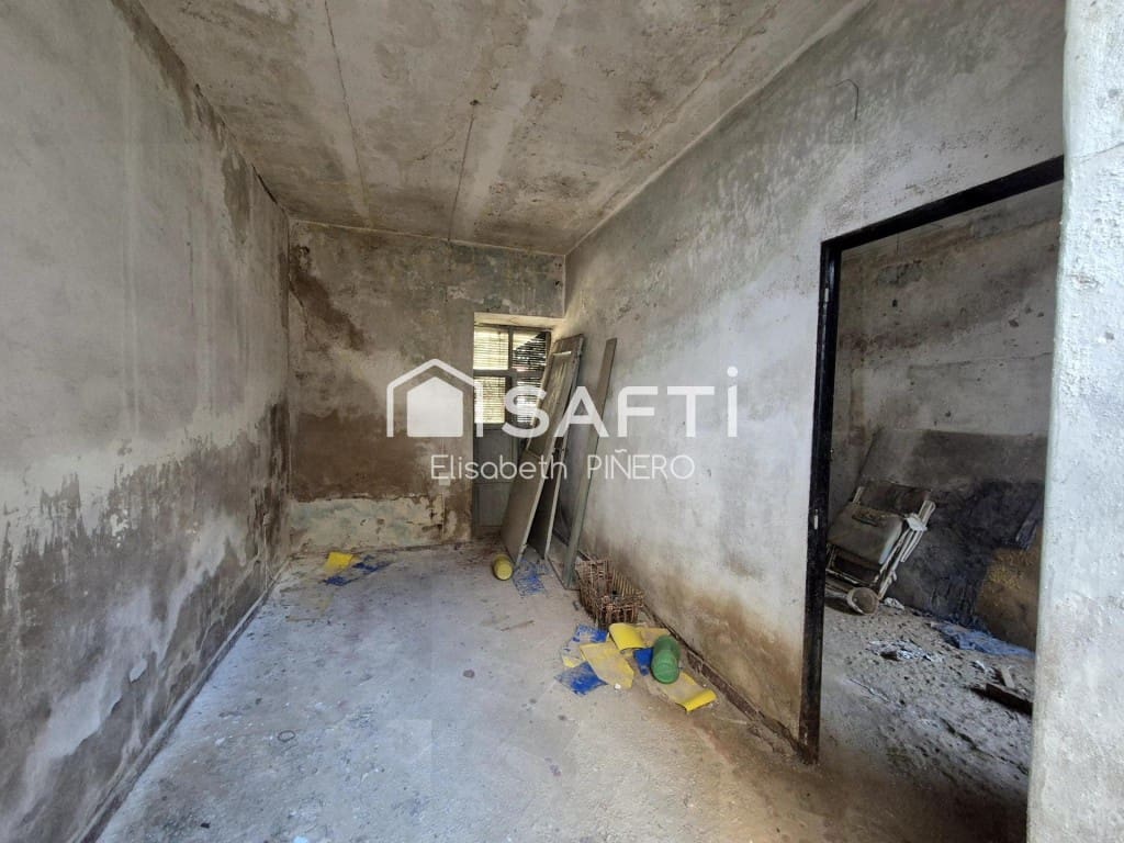 5 bedroom Terraced Villa for sale in Puebla de la Calzada with garage - € 125,000 (Ref: 9839110)