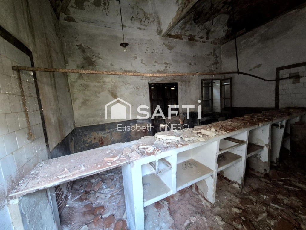 5 bedroom Terraced Villa for sale in Puebla de la Calzada with garage - € 125,000 (Ref: 9839110)