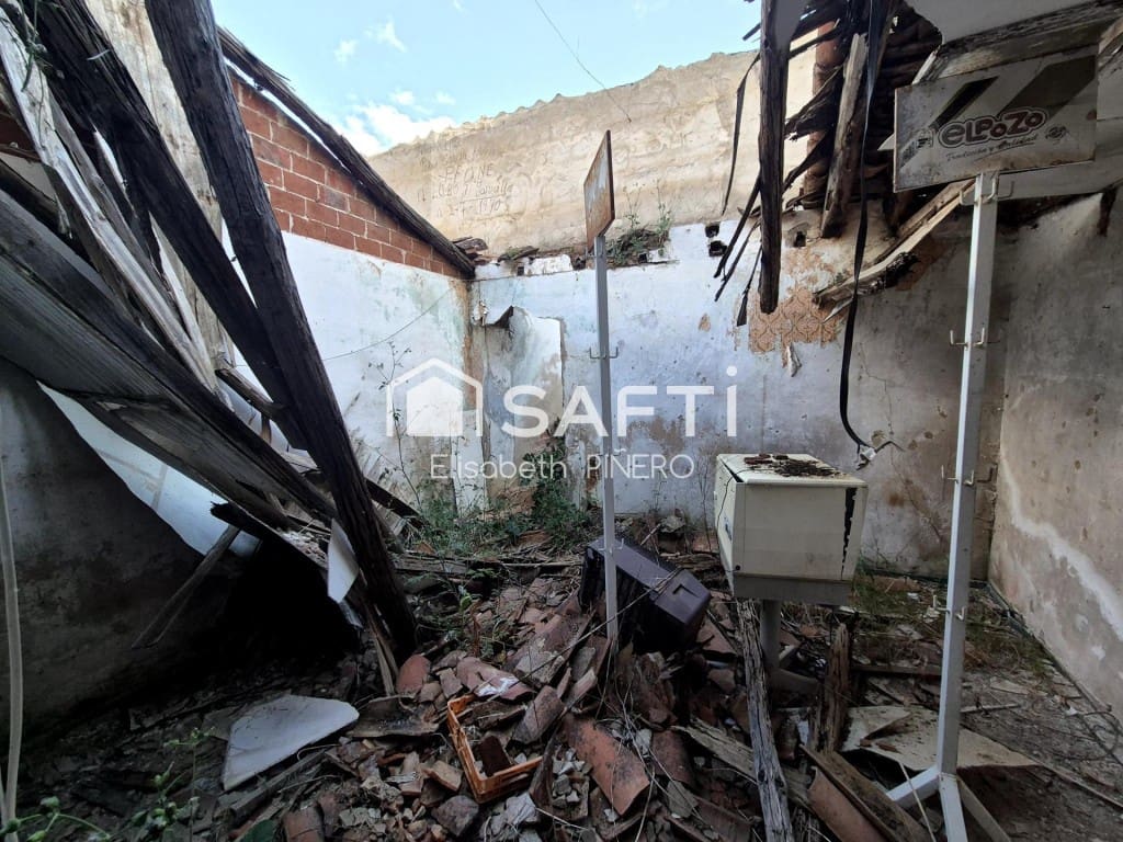 5 bedroom Terraced Villa for sale in Puebla de la Calzada with garage - € 125,000 (Ref: 9839110)