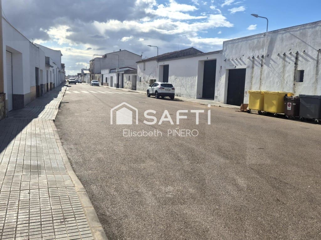 5 bedroom Terraced Villa for sale in Puebla de la Calzada with garage - € 125,000 (Ref: 9839110)