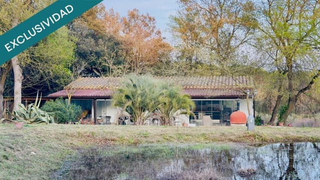 2 bedroom Finca/Country House for sale in Vilobí d'Onyar with pool - € 200,000 (Ref: 9839113)