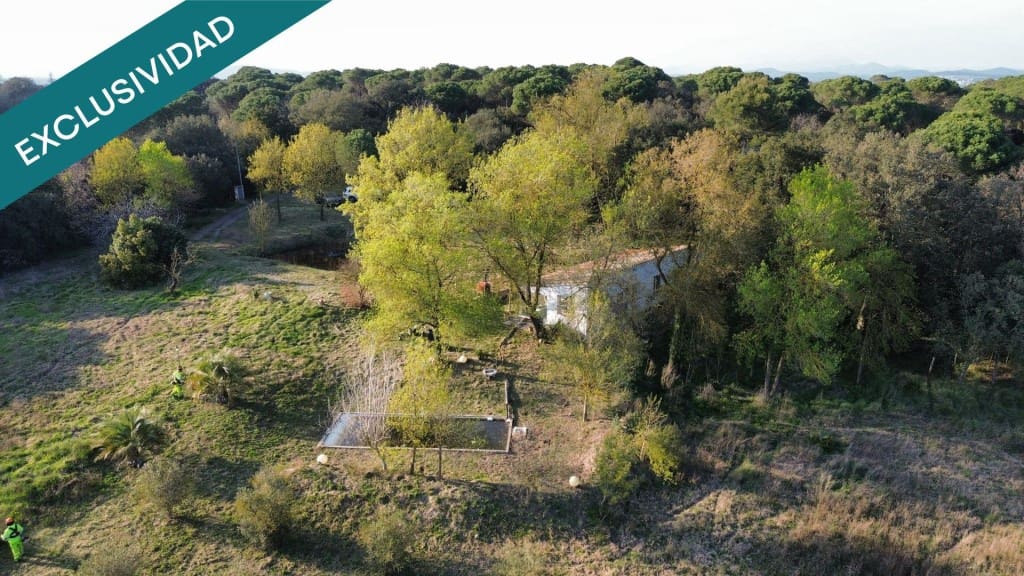 2 bedroom Finca/Country House for sale in Vilobi d'Onyar with pool - € 200,000 (Ref: 9839113)