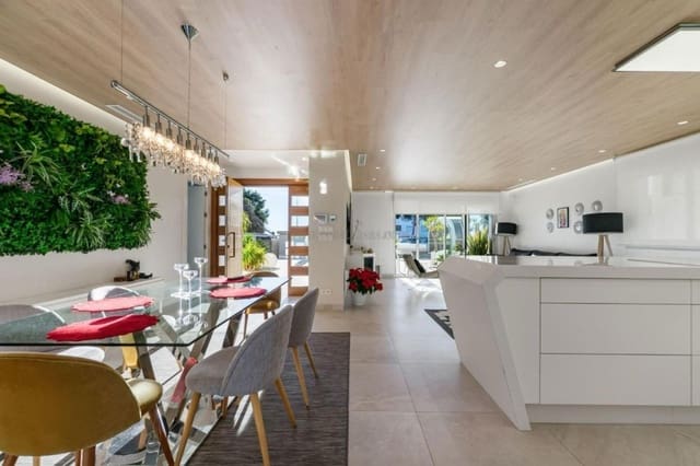 4 Zimmer Villa zu verkaufen in Campoamor, Orihuela mit Pool Garage - 1.890.000 € (Ref: 9839115)