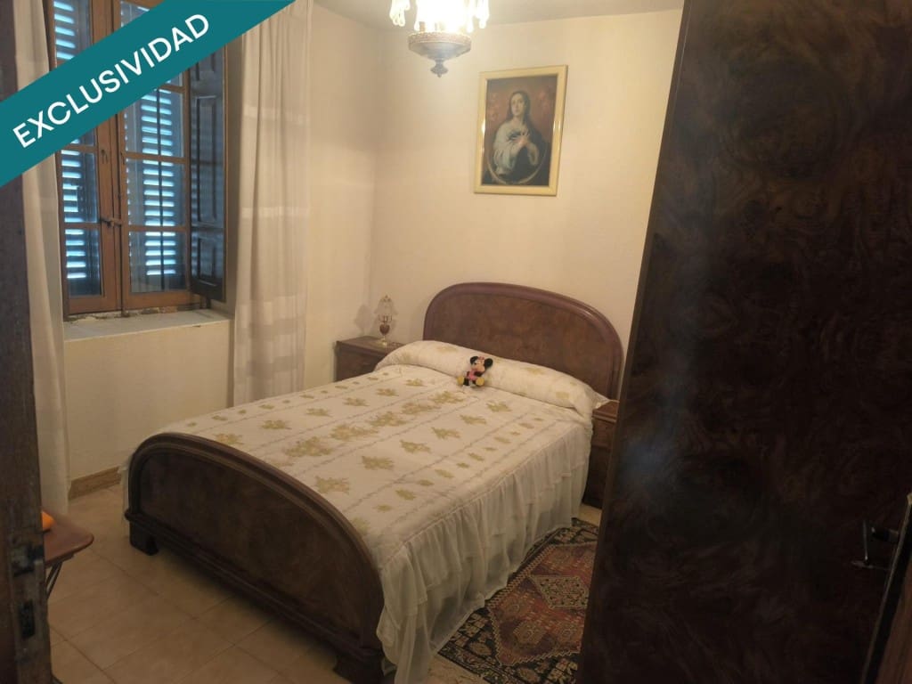 6 bedroom Finca/Country House for sale in Bustillo del Paramo with garage - € 100,000 (Ref: 9842872)
