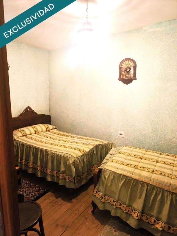 6 bedroom Finca/Country House for sale in Bustillo del Paramo with garage - € 100,000 (Ref: 9842872)