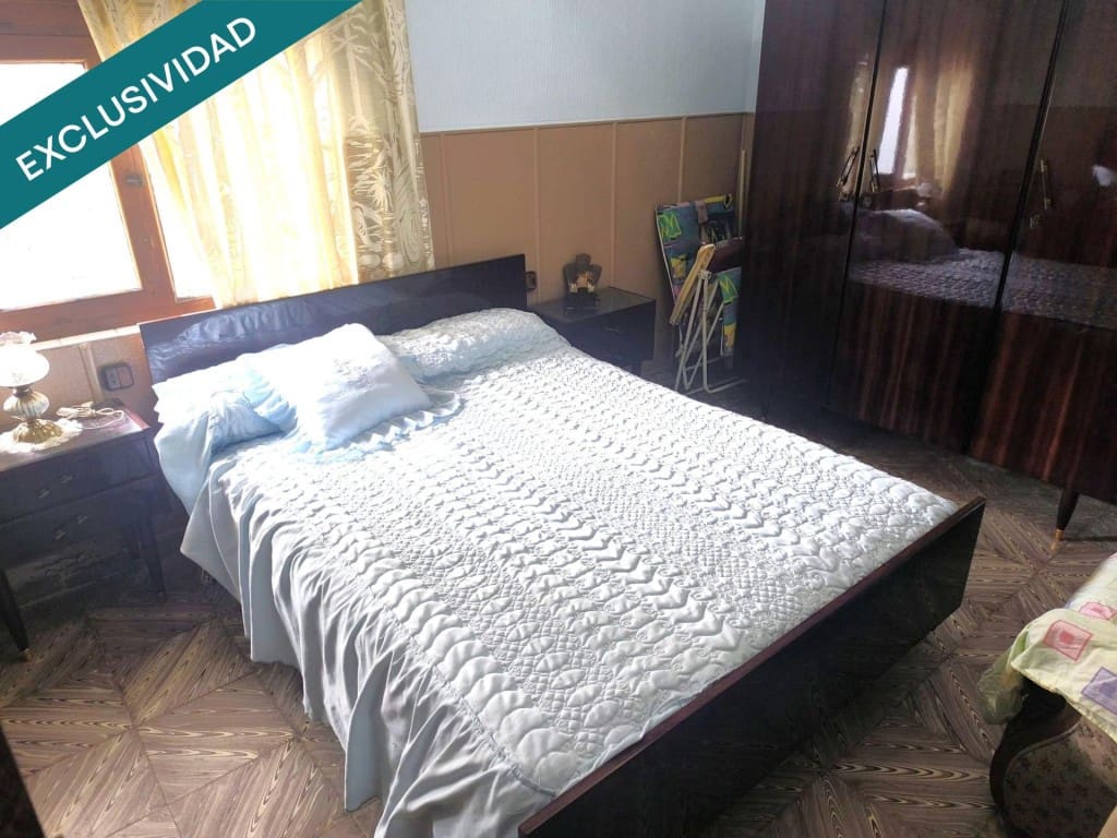 6 bedroom Finca/Country House for sale in Bustillo del Paramo with garage - € 100,000 (Ref: 9842872)