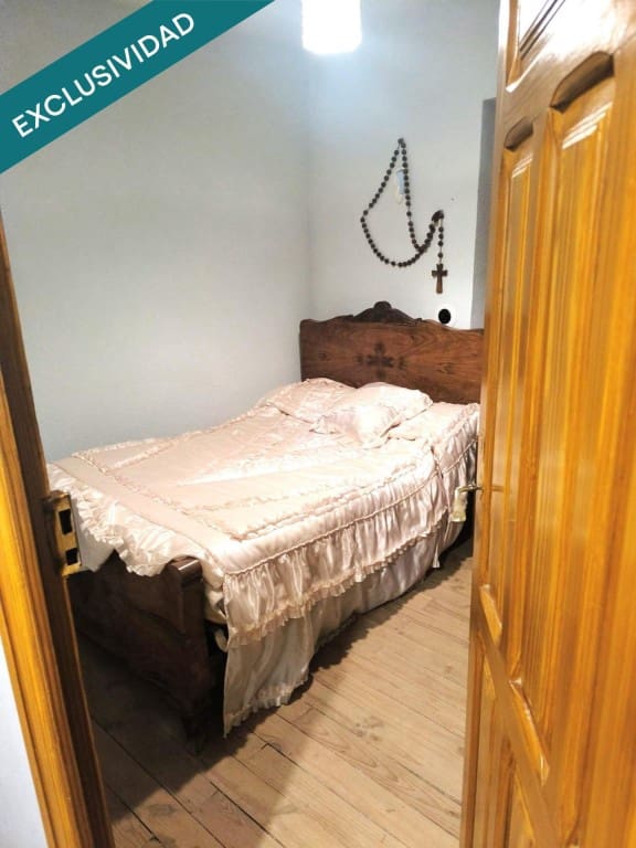 6 bedroom Finca/Country House for sale in Bustillo del Paramo with garage - € 100,000 (Ref: 9842872)