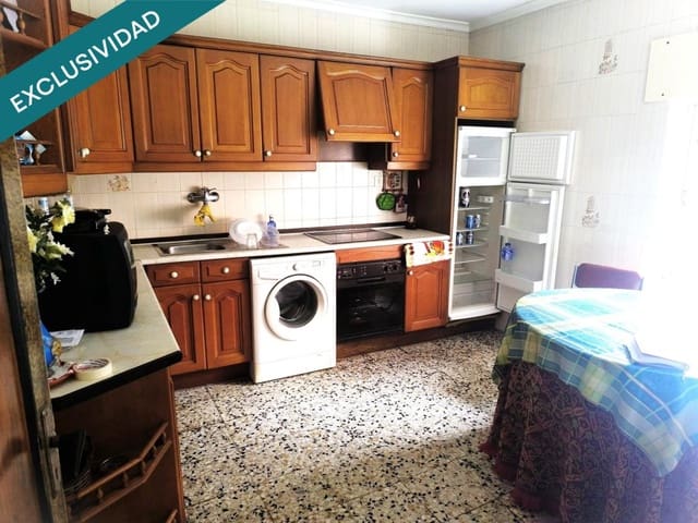 6 bedroom Finca/Country House for sale in Bustillo del Páramo with garage - € 100,000 (Ref: 9842872)