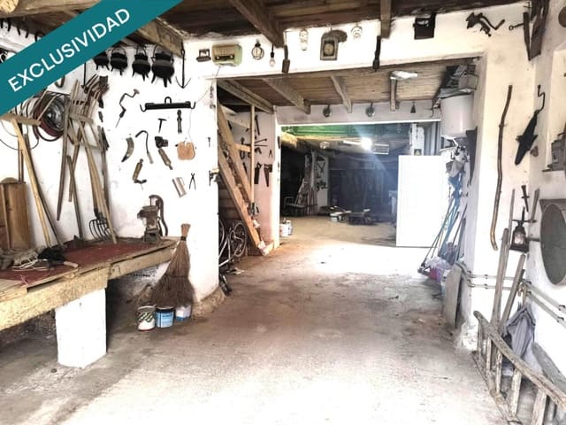 6 bedroom Finca/Country House for sale in Bustillo del Páramo with garage - € 100,000 (Ref: 9842872)