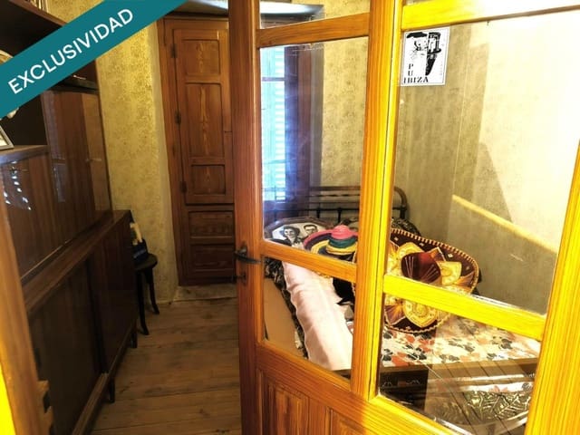 6 bedroom Finca/Country House for sale in Bustillo del Páramo with garage - € 100,000 (Ref: 9842872)