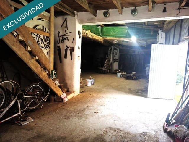6 bedroom Finca/Country House for sale in Bustillo del Páramo with garage - € 100,000 (Ref: 9842872)