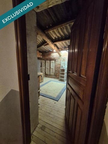 6 bedroom Finca/Country House for sale in Bustillo del Páramo with garage - € 100,000 (Ref: 9842872)