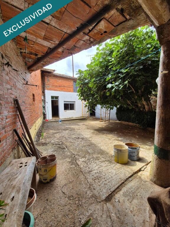 6 soveværelse Finca/Landehus til salg i Bustillo del Paramo med garage - € 90.000 (Ref: 9842872)